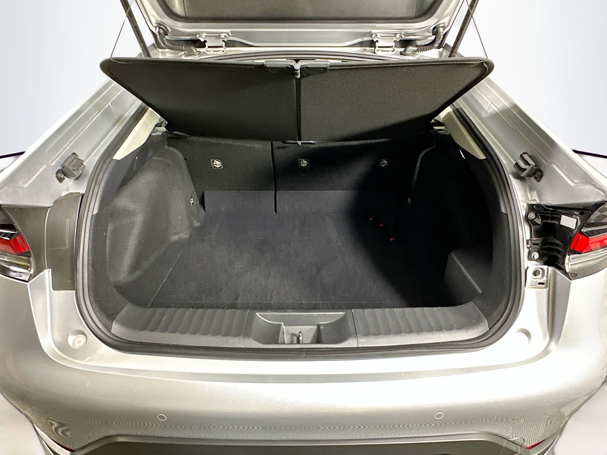 Used 2025 Toyota Prius LE image 28