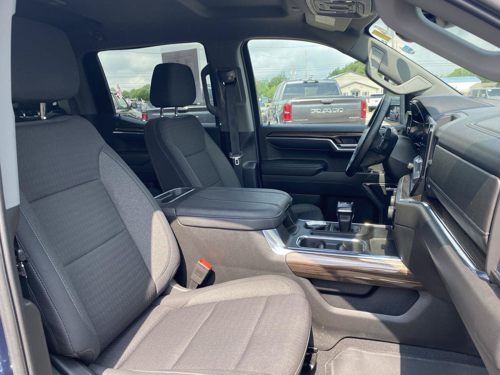 Used 2023 Chevrolet Silverado 1500 RST AWD/4WD image 39