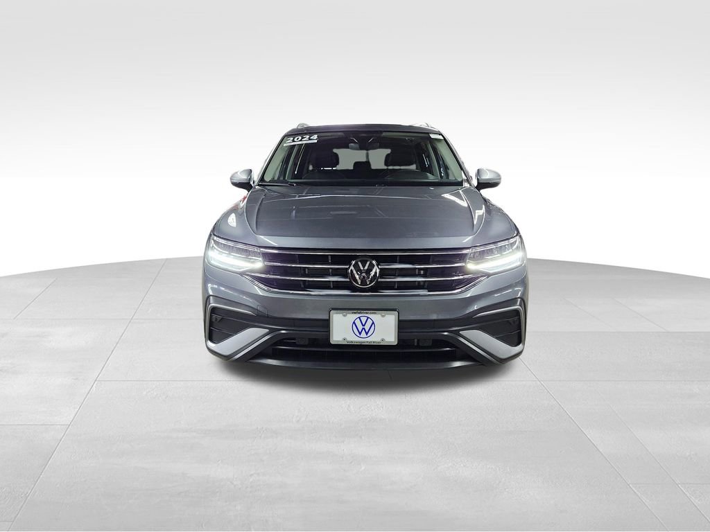 Used 2024 Volkswagen Tiguan Wolfsburg Edition w/ Panoramic Sunroof Package AWD/4WD image 2