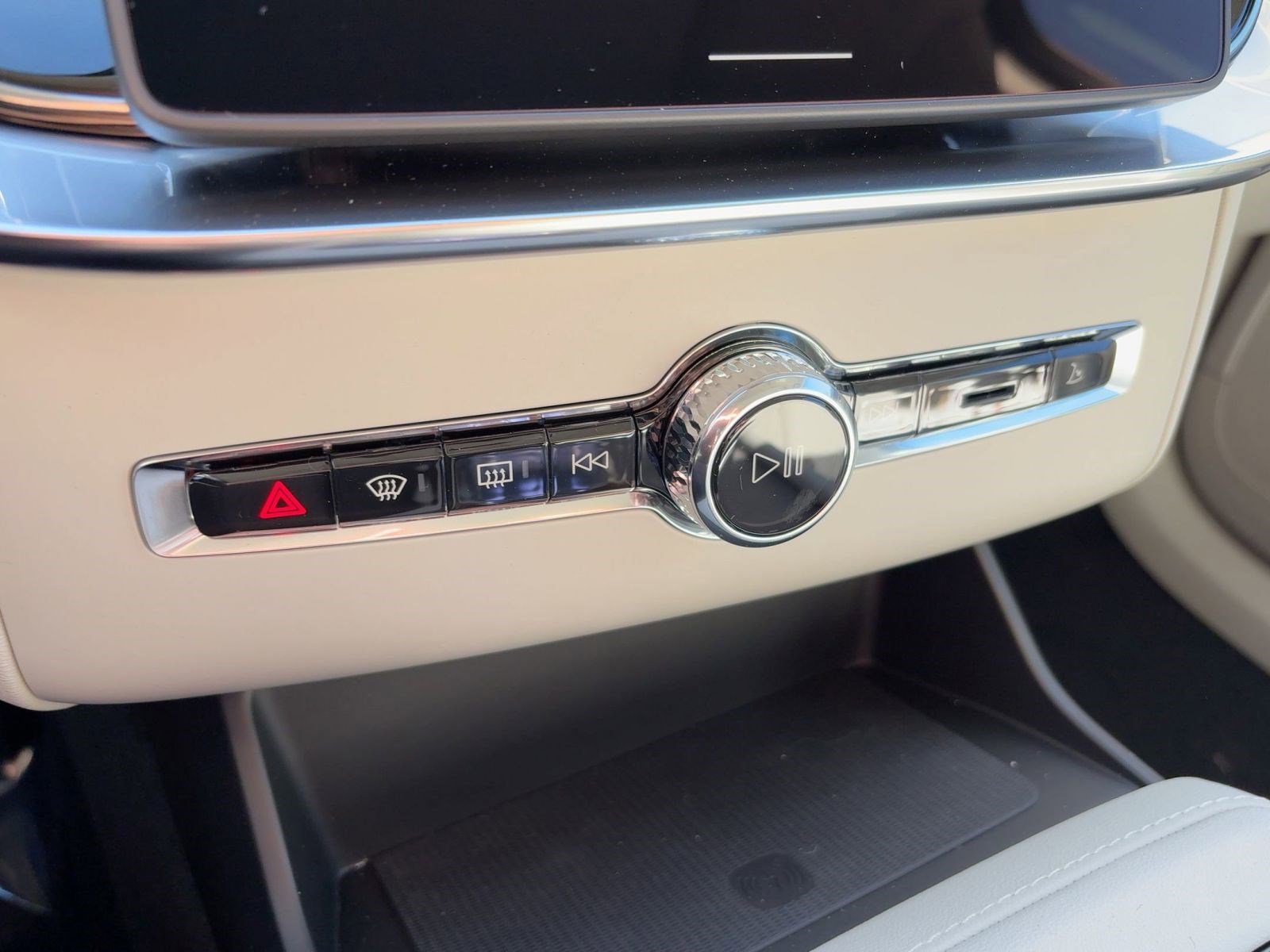 New 2026 Volvo XC90 T8 Ultra w/ Protection Package image 18