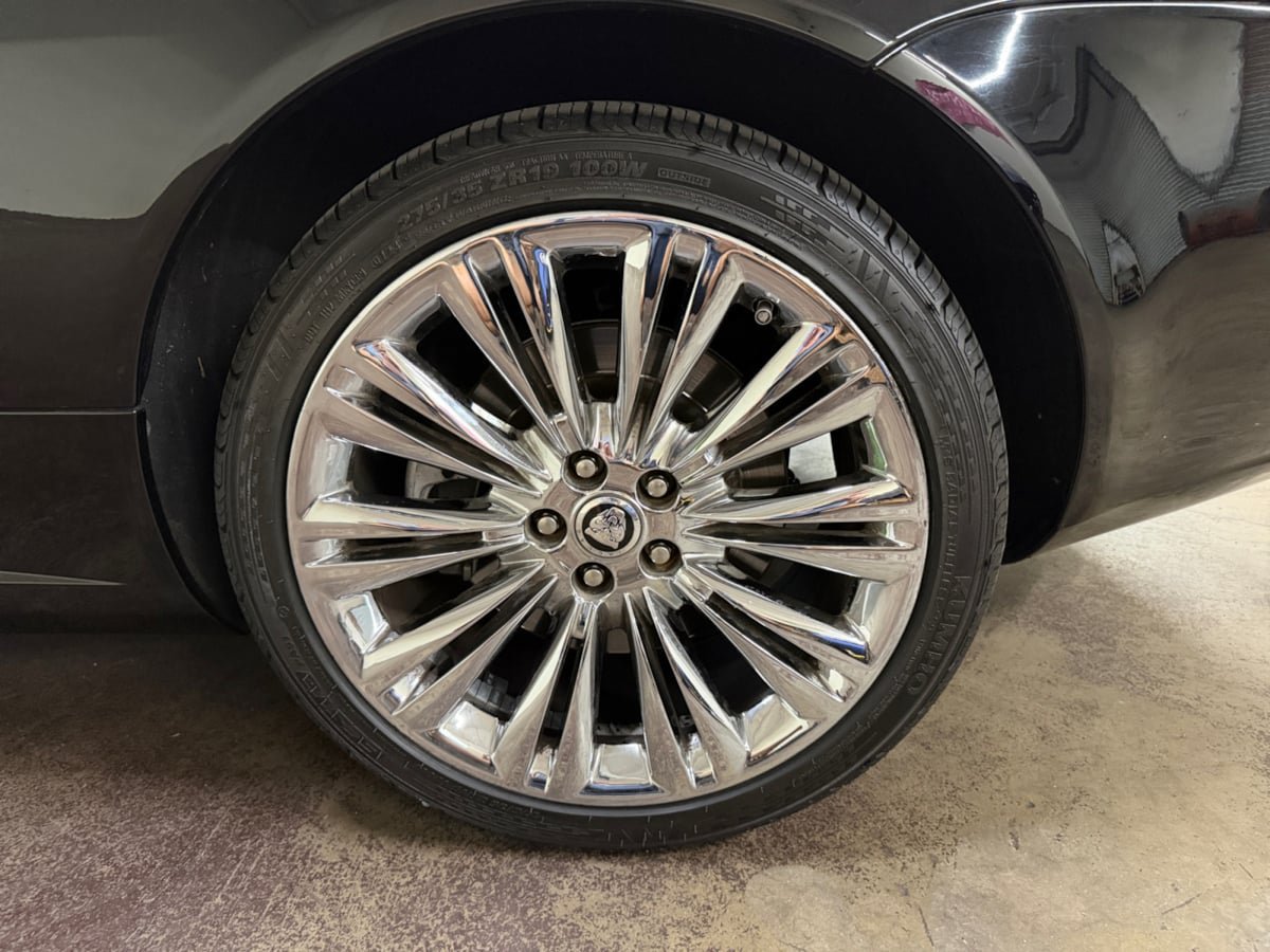 Used 2011 Jaguar XK Coupe RWD image 21
