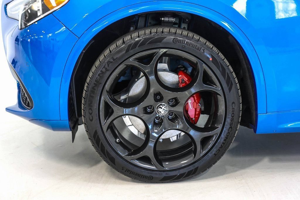 Used 2023 Alfa Romeo Stelvio Veloce AWD/4WD image 6