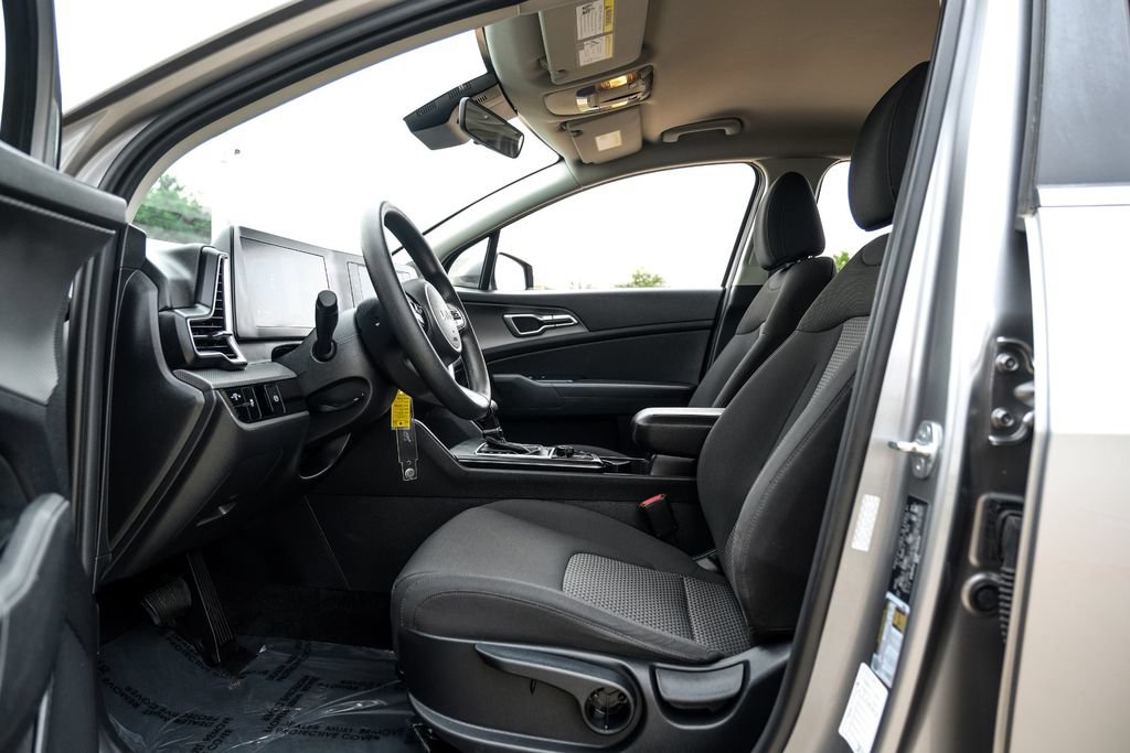 Used 2023 Kia Sportage LX AWD/4WD image 3