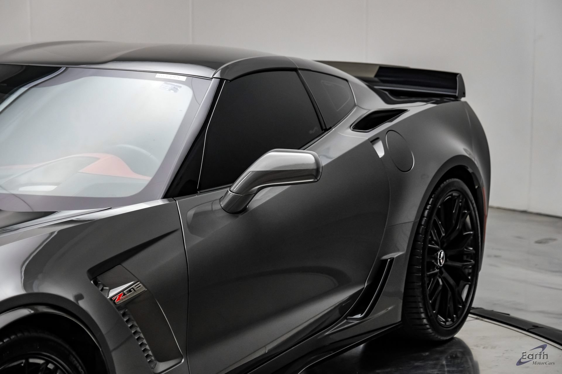 Used 2015 Chevrolet Corvette Z06 w/ 3LZ Preferred Equipment Group RWD image 34