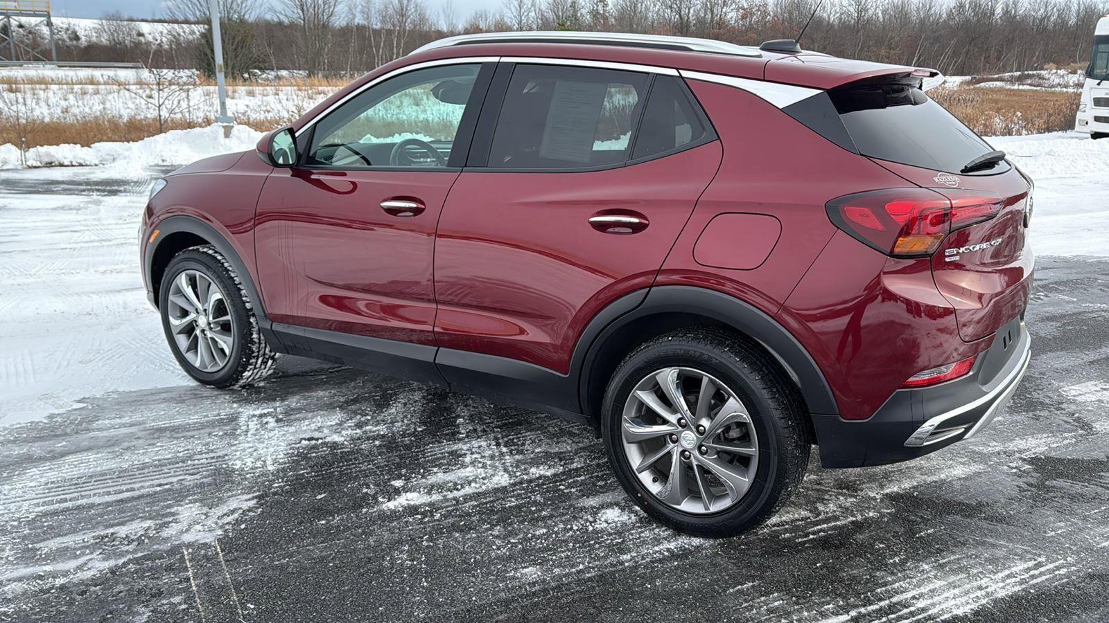 Used 2022 Buick Encore GX Essence w/ Experience Buick Package image 10