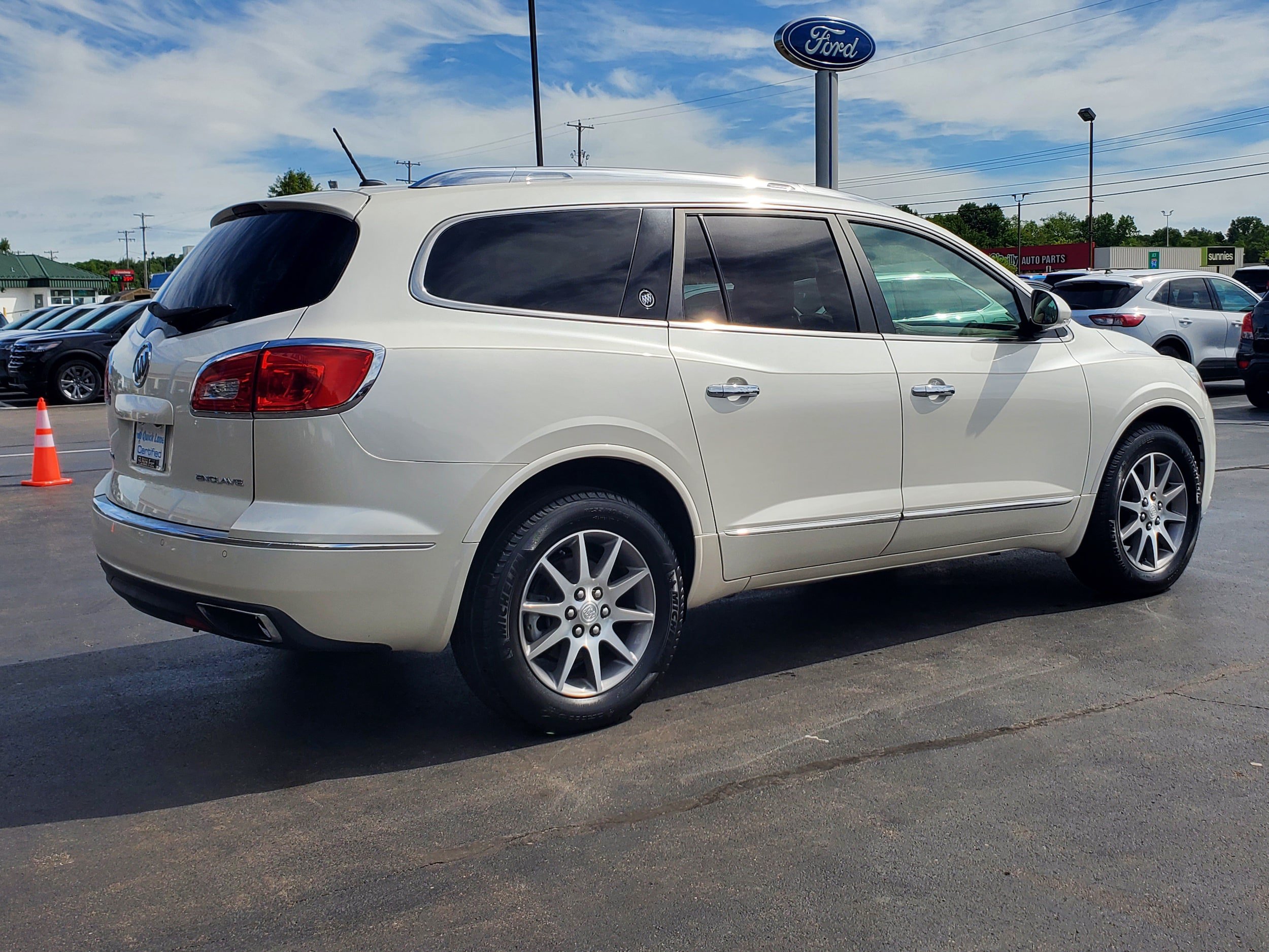 Used 2014 Buick Enclave Leather FWD image 4