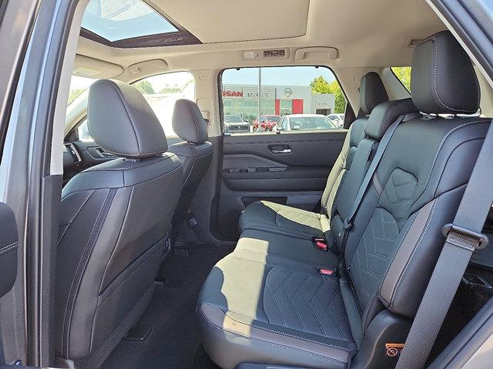 New 2025 Nissan Pathfinder Platinum w/ Black Appearance Package image 6