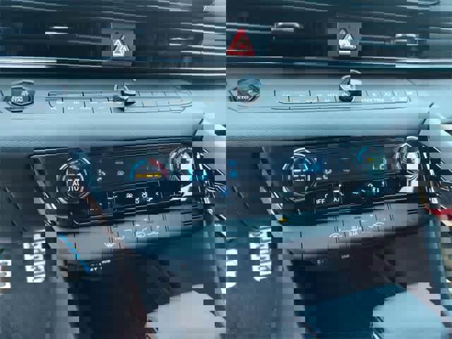 Certified 2025 Hyundai Elantra SEL image 15