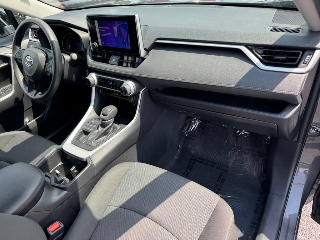 Used 2024 Toyota RAV4 XLE AWD/4WD image 27