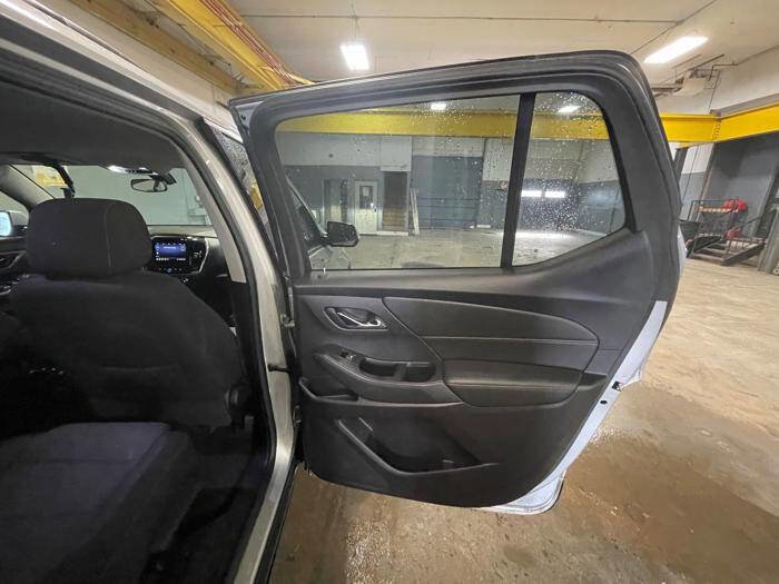 Used 2020 Chevrolet Traverse LT image 29