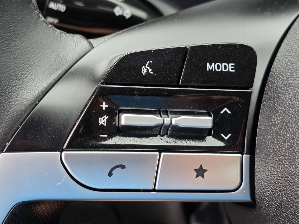 Used 2025 Hyundai Elantra SEL image 17