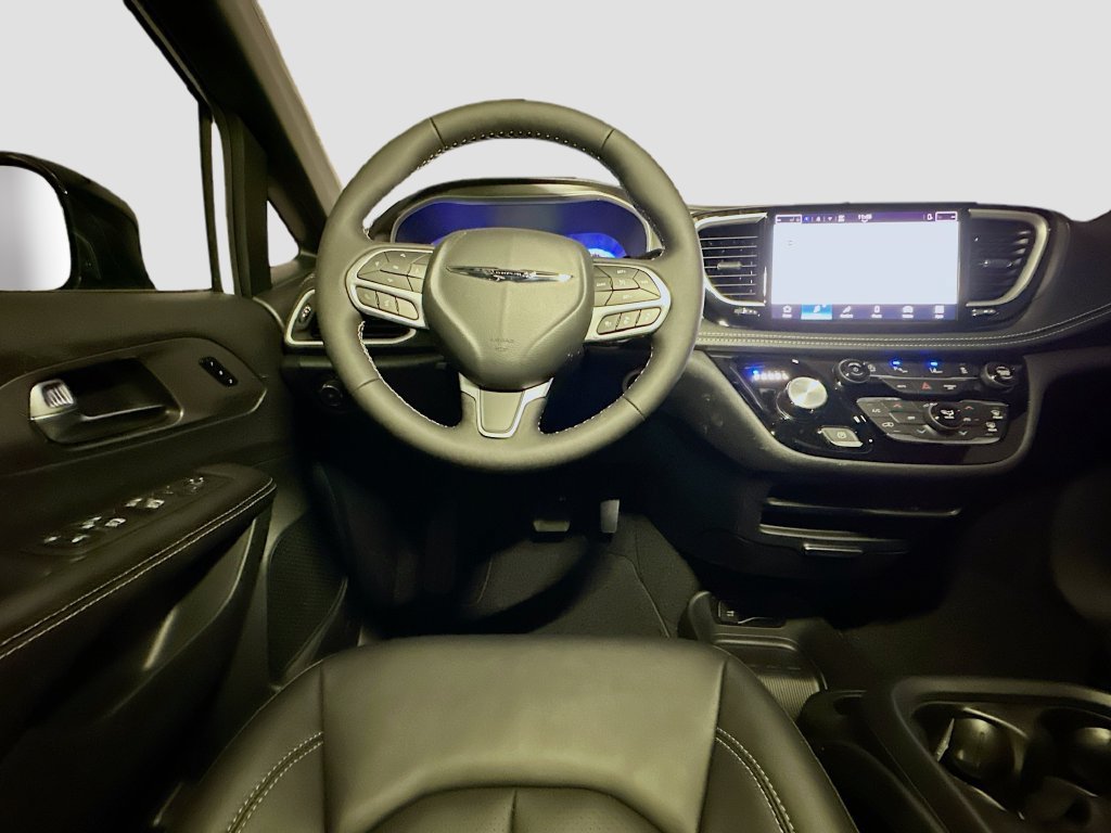 New 2026 Chrysler Pacifica Select FWD image 26