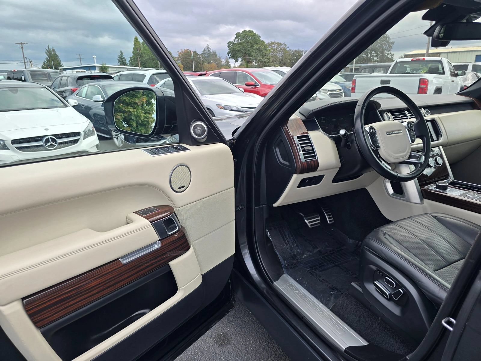 Used 2014 Land Rover Range Rover Supercharged AWD/4WD image 19