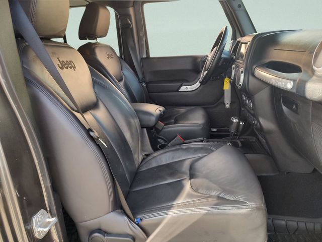 Used 2016 Jeep Wrangler Unlimited Sahara w/ Connectivity Group image 26