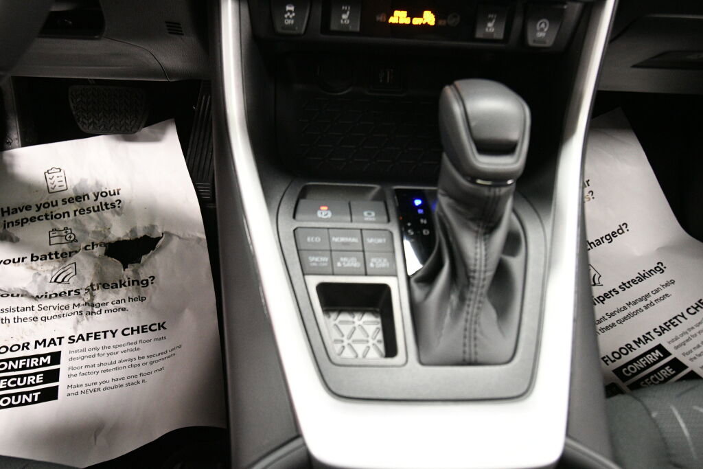 Used 2025 Toyota RAV4 XLE w/ Convenience Package image 18