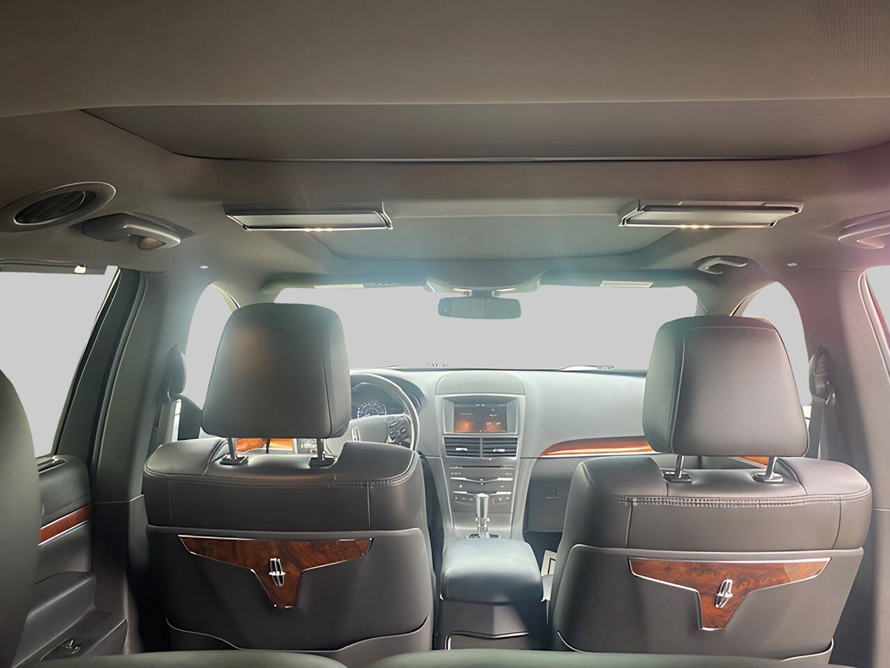 Used 2015 Lincoln MKT AWD image 12