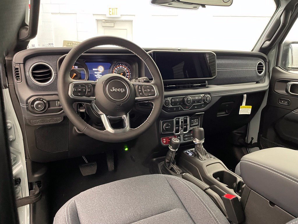 New 2026 Jeep Wrangler Unlimited Rubicon w/ Rockslide Package AWD/4WD image 10