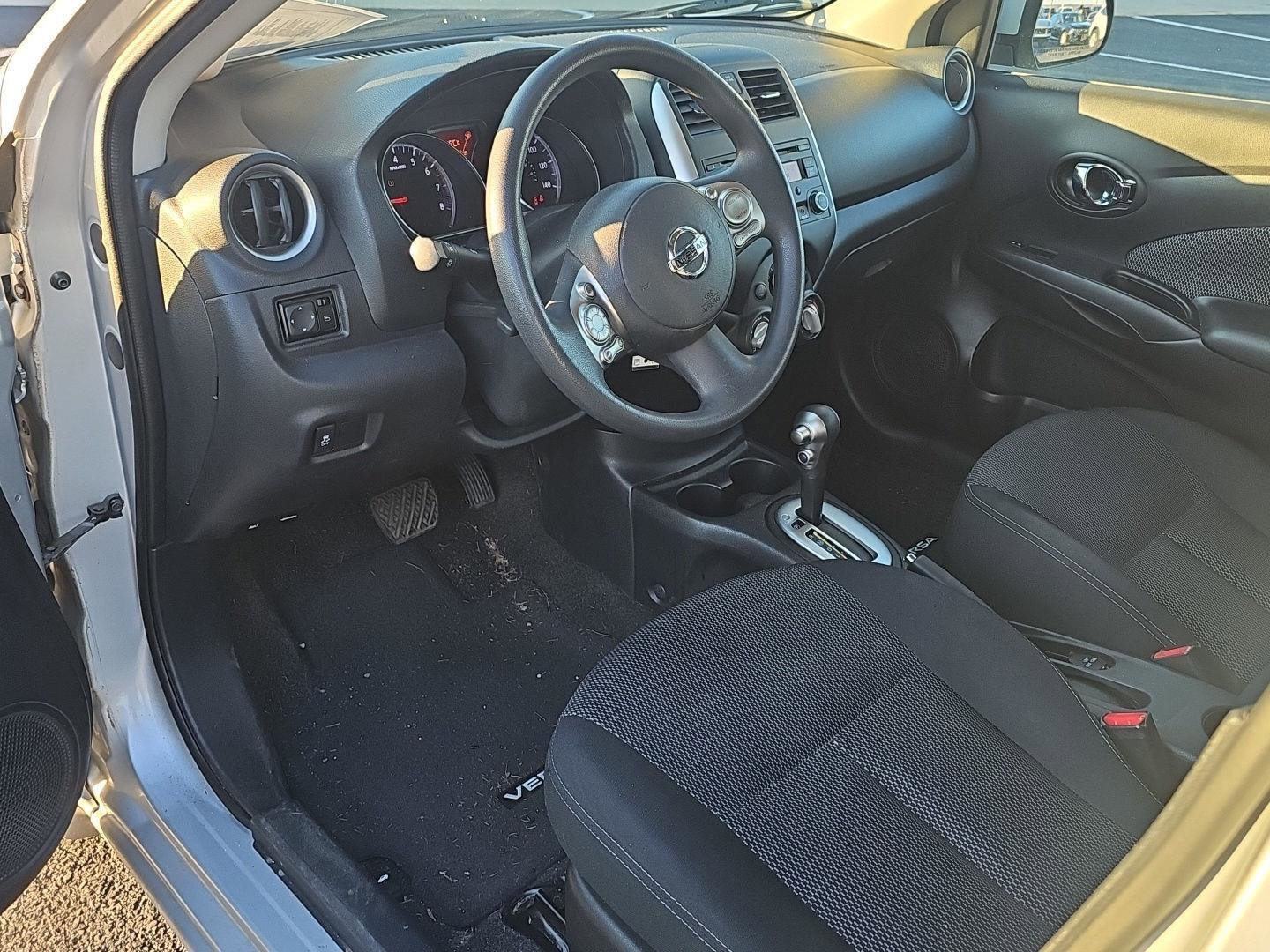 Used 2014 Nissan Versa SV w/ Convenience Package image 11