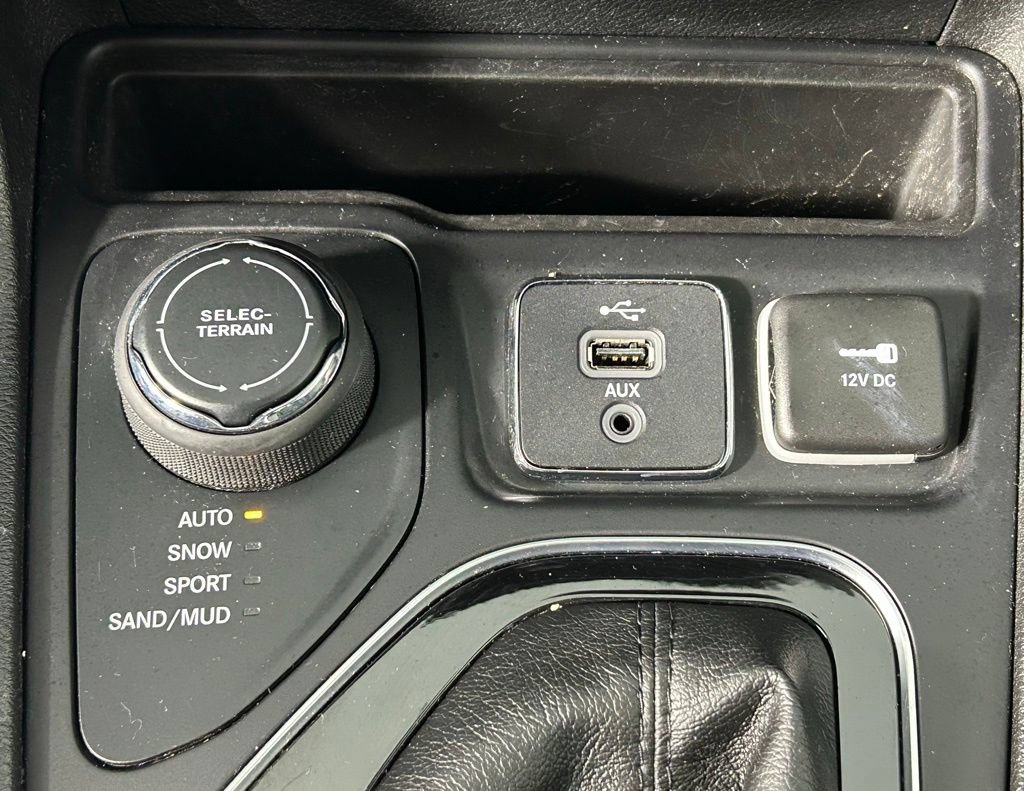 Used 2019 Jeep Cherokee Limited AWD/4WD image 21