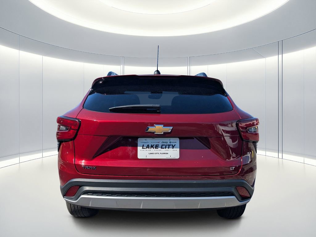 Used 2025 Chevrolet Trax LT FWD image 4
