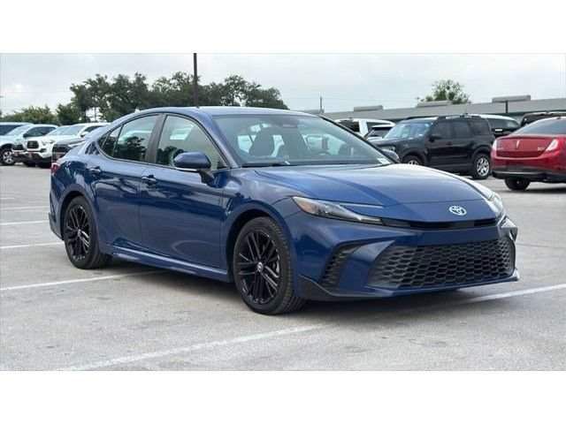 Used 2025 Toyota Camry SE FWD image 3