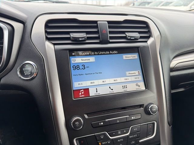 Used 2017 Ford Fusion SE w/ Fusion SE Technology Package image 19