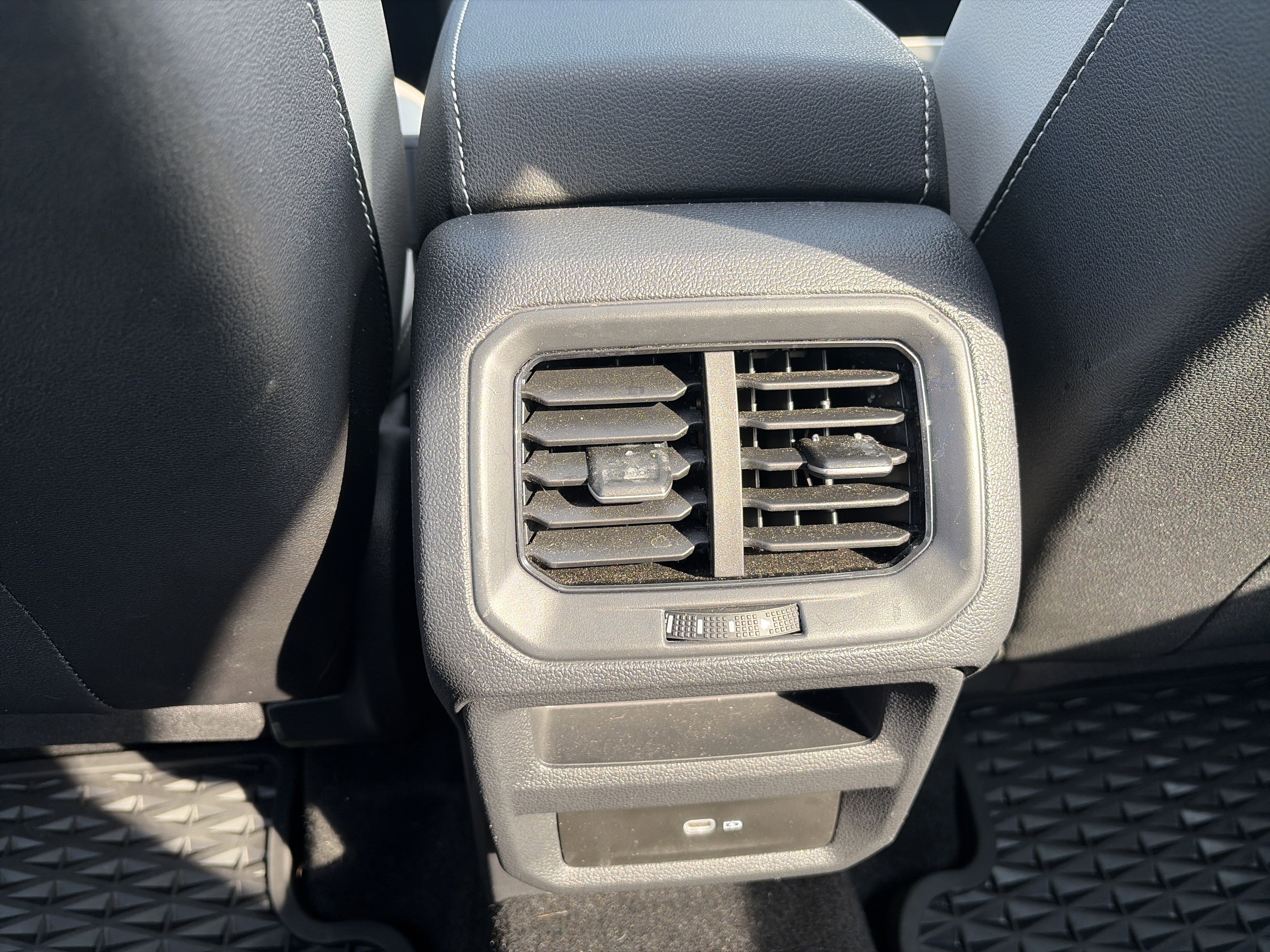 Certified 2025 Volkswagen Taos SE image 14