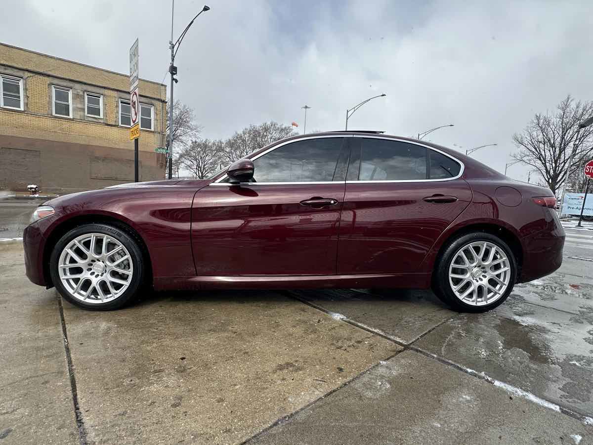 Used 2017 Alfa Romeo Giulia AWD image 8