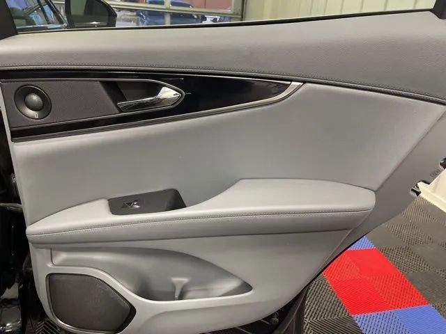 Used 2022 Lincoln Nautilus Reserve image 18