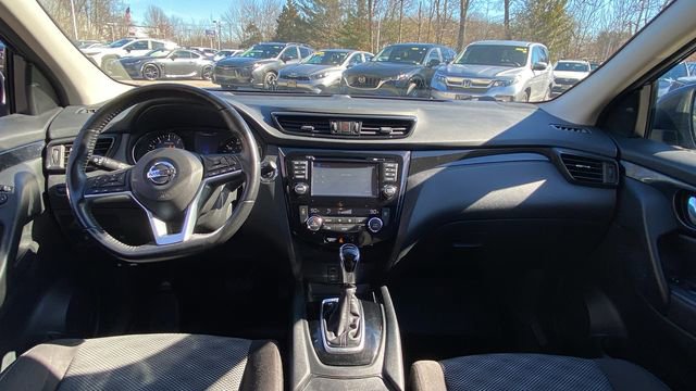 Used 2017 Nissan Rogue Sport SV w/ SV Premium Package image 14