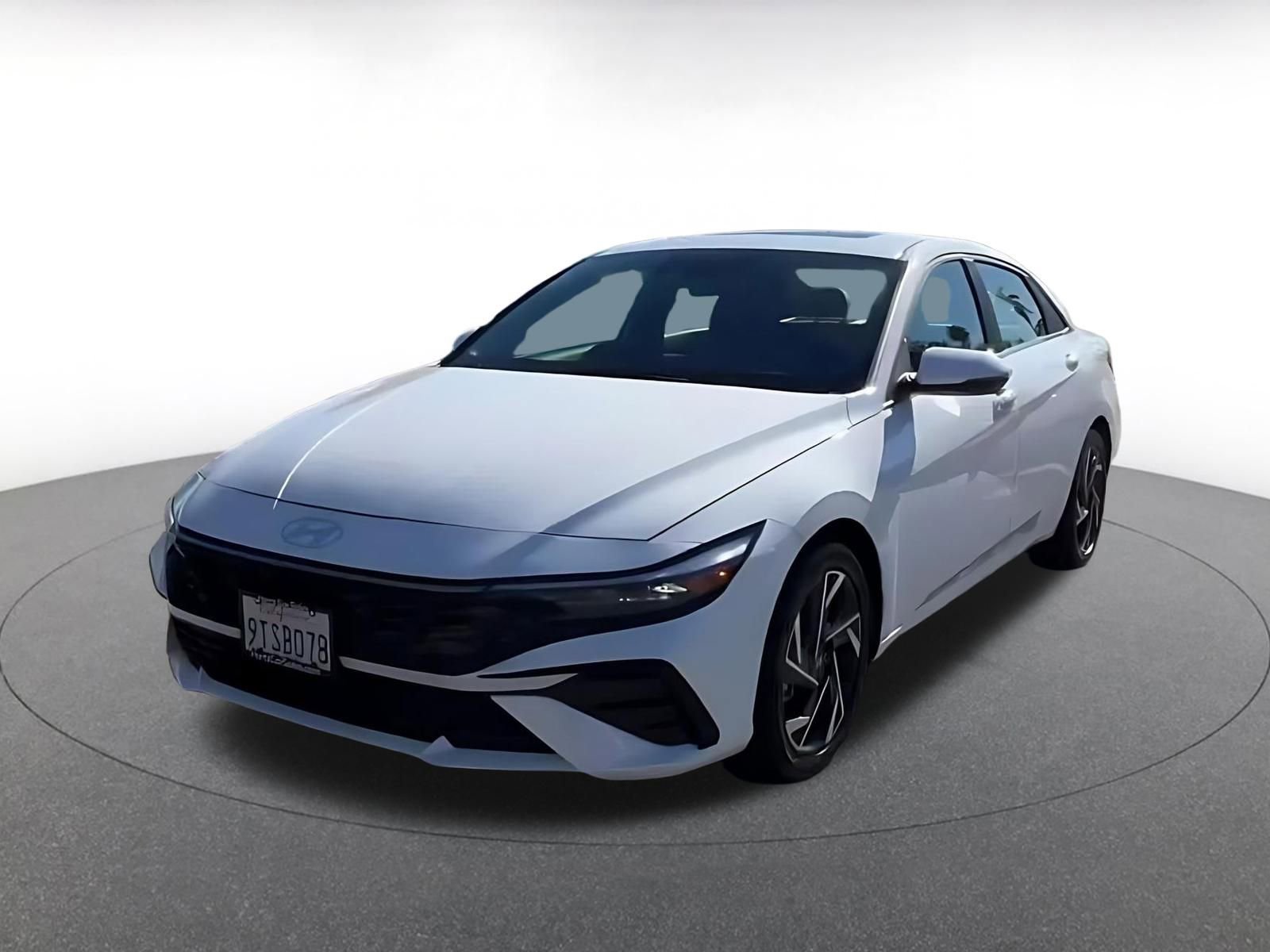 Used 2025 Hyundai Elantra Limited image 7