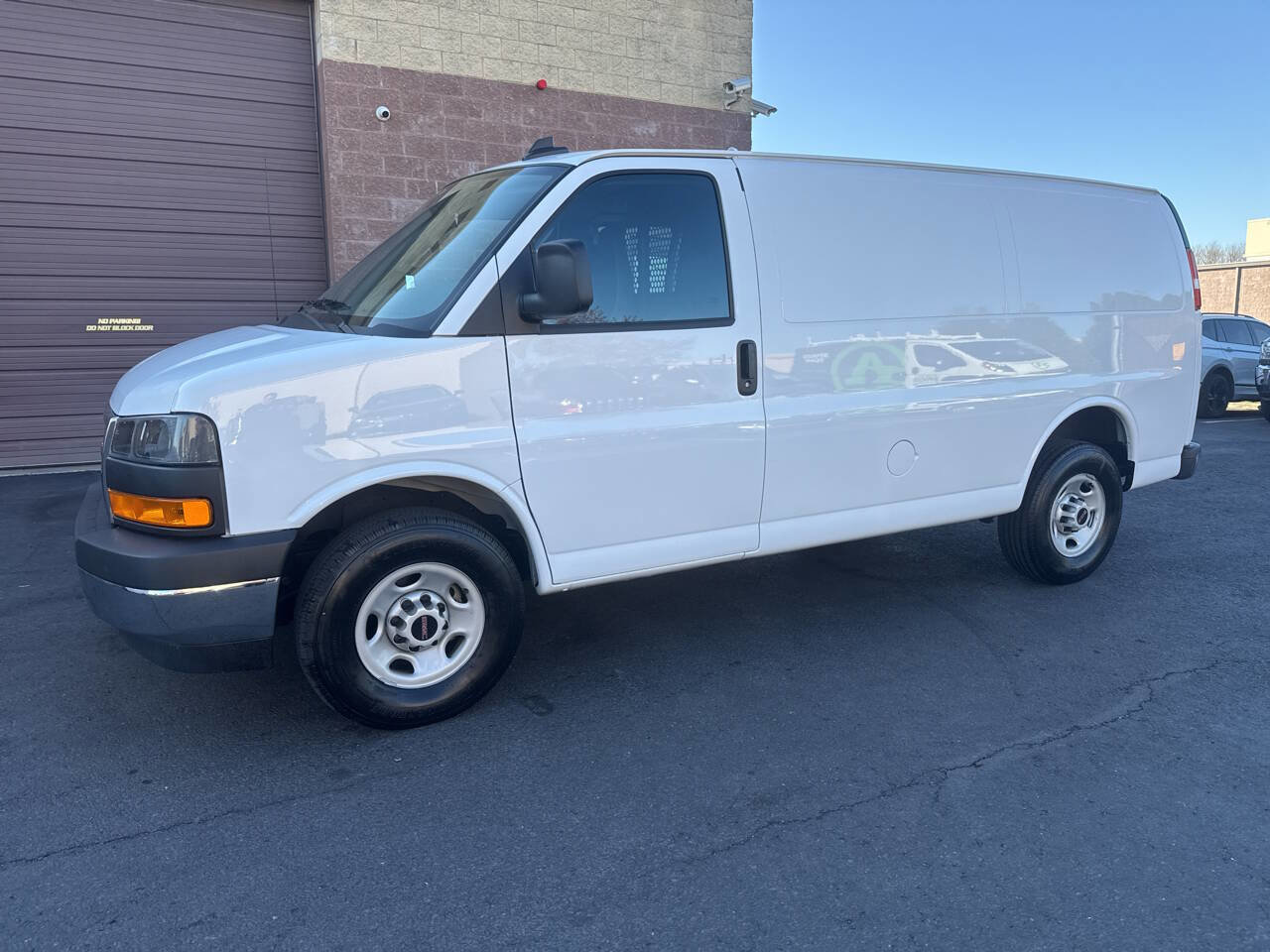 Used 2024 GMC Savana 2500 w/ Driver Convenience Package image 3