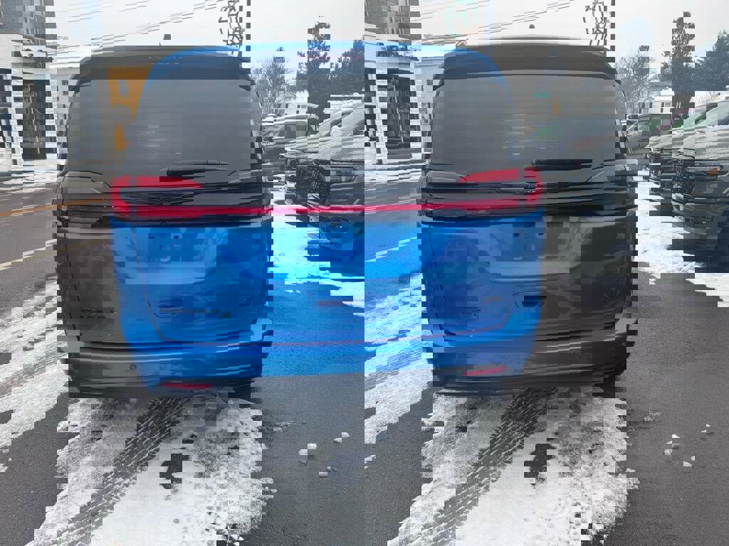 Used 2026 Chrysler Pacifica Select w/ S Appearance Package image 6