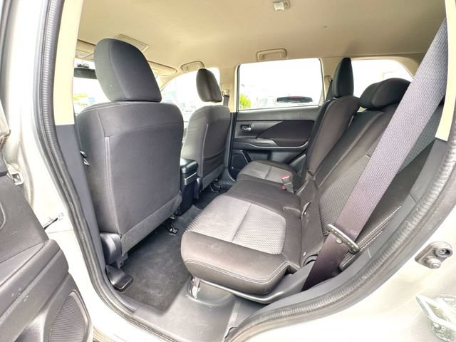 Used 2018 Mitsubishi Outlander ES AWD/4WD image 19