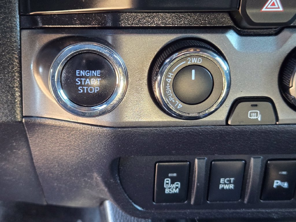 Used 2020 Toyota Tacoma TRD Off-Road w/ TRD Premium Off Road Package AWD/4WD image 18