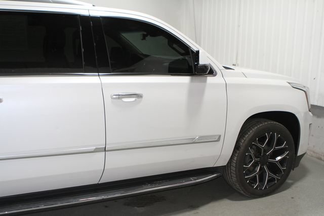 Used 2018 Cadillac Escalade ESV Luxury AWD/4WD image 37