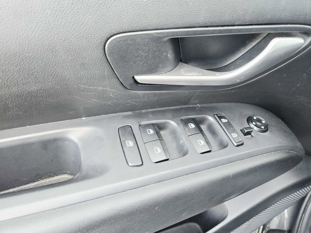 Used 2023 Hyundai Tucson SE image 30
