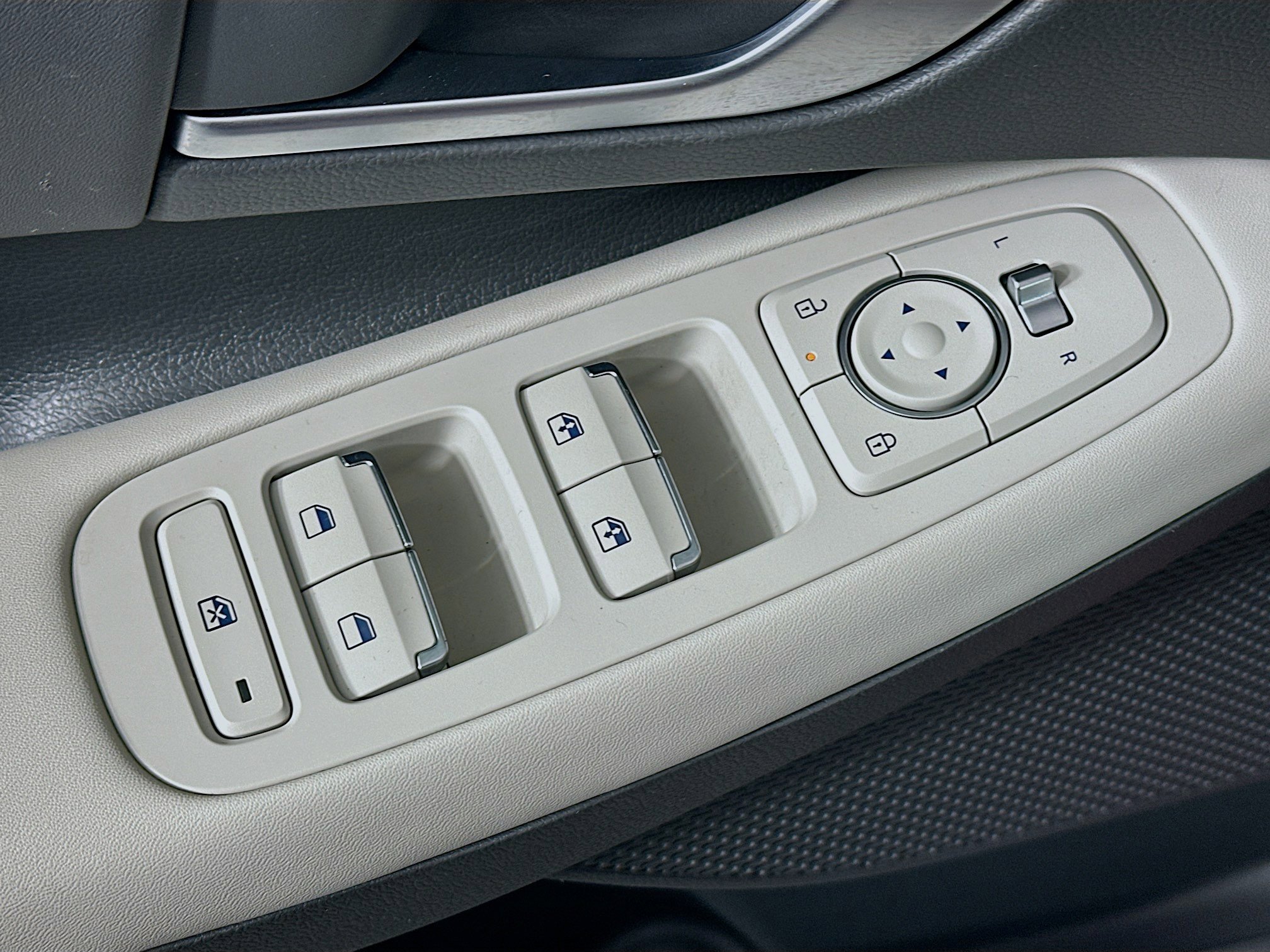 Used 2025 Hyundai Sonata SEL FWD image 15
