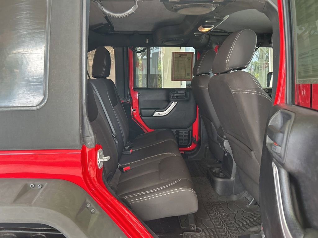 Used 2014 Jeep Wrangler Unlimited Rubicon image 30