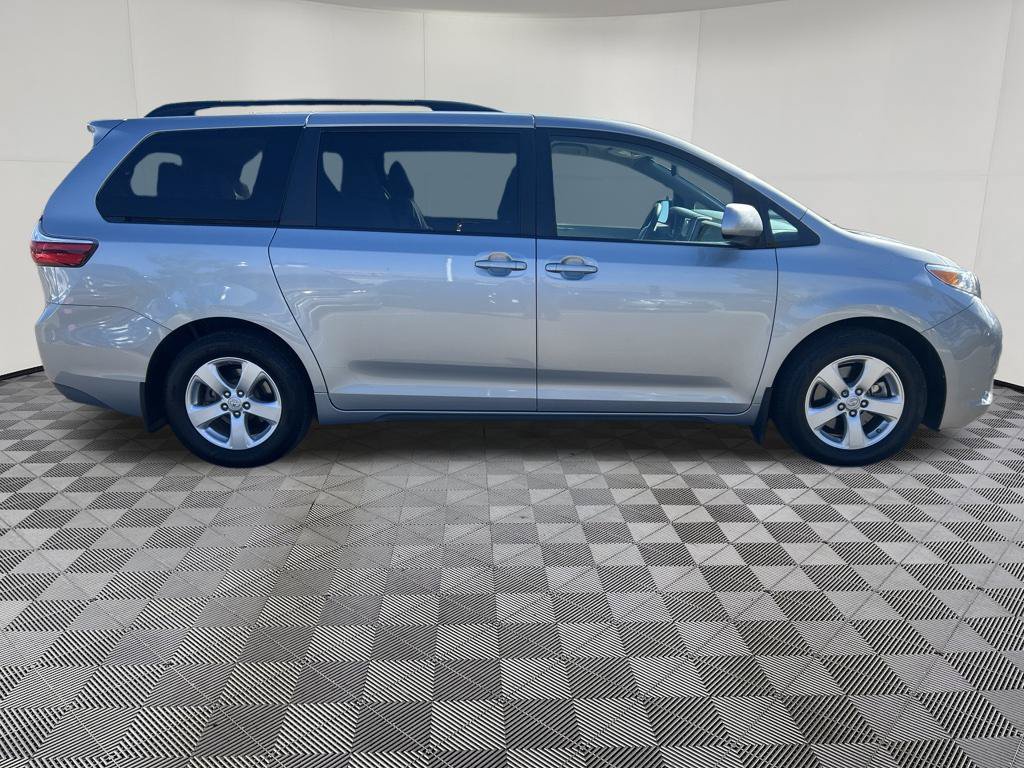 Used 2015 Toyota Sienna LE FWD image 10
