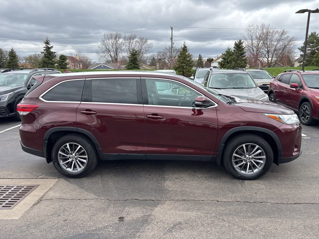 Used 2019 Toyota Highlander XLE image 2