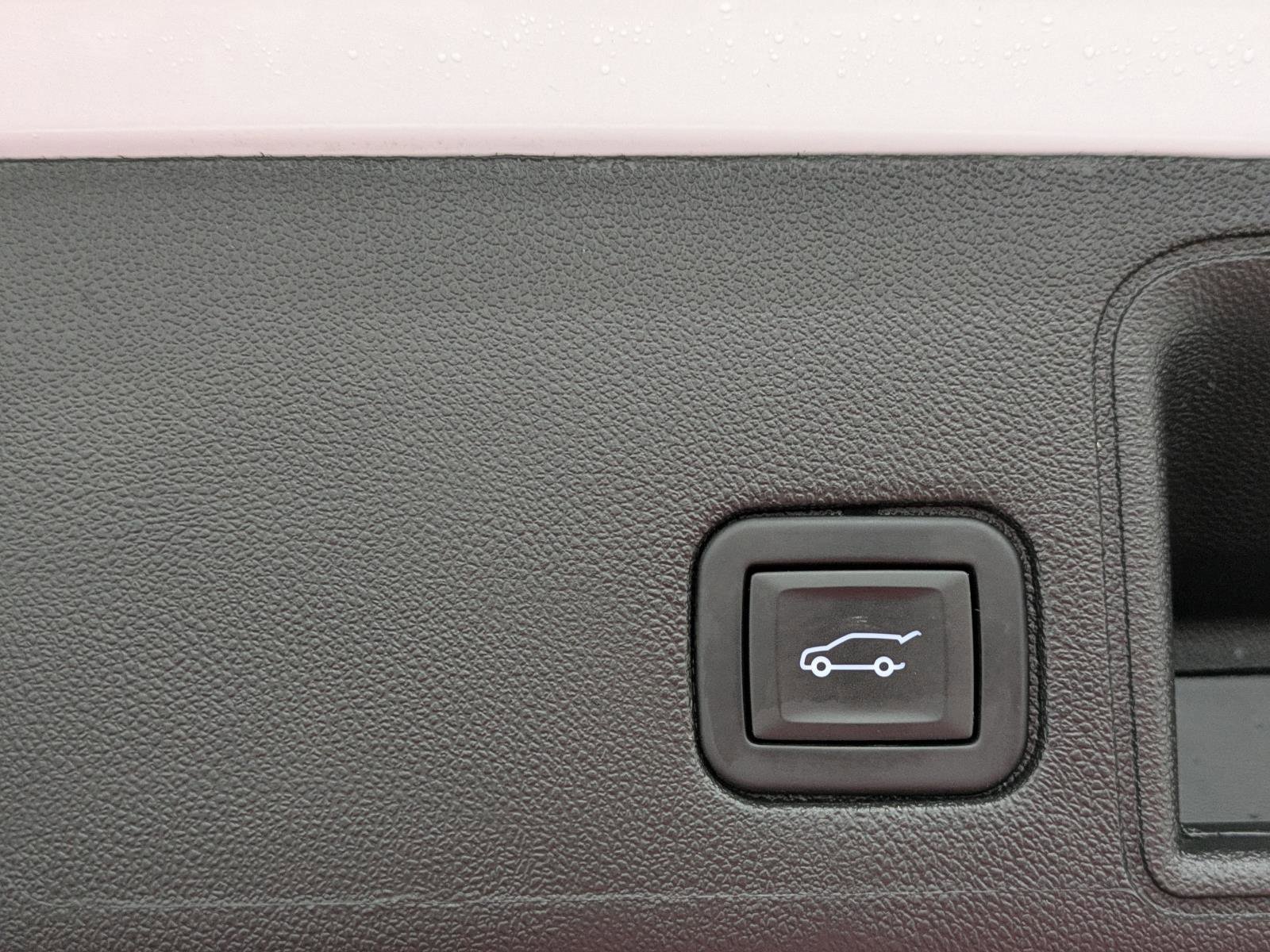 Used 2024 GMC Terrain SLT image 14