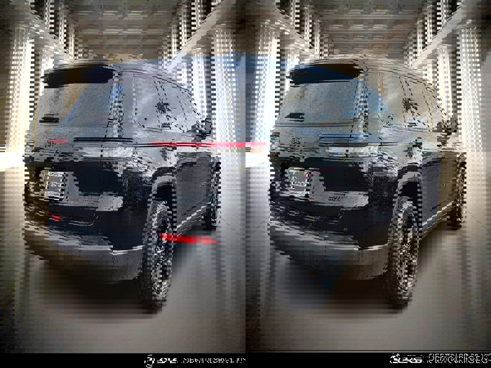 Used 2023 Jeep Grand Cherokee L Limited w/ Black Appearance Package image 4