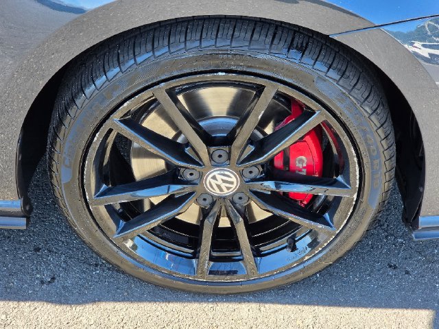 Used 2021 Volkswagen GTI SE FWD image 9