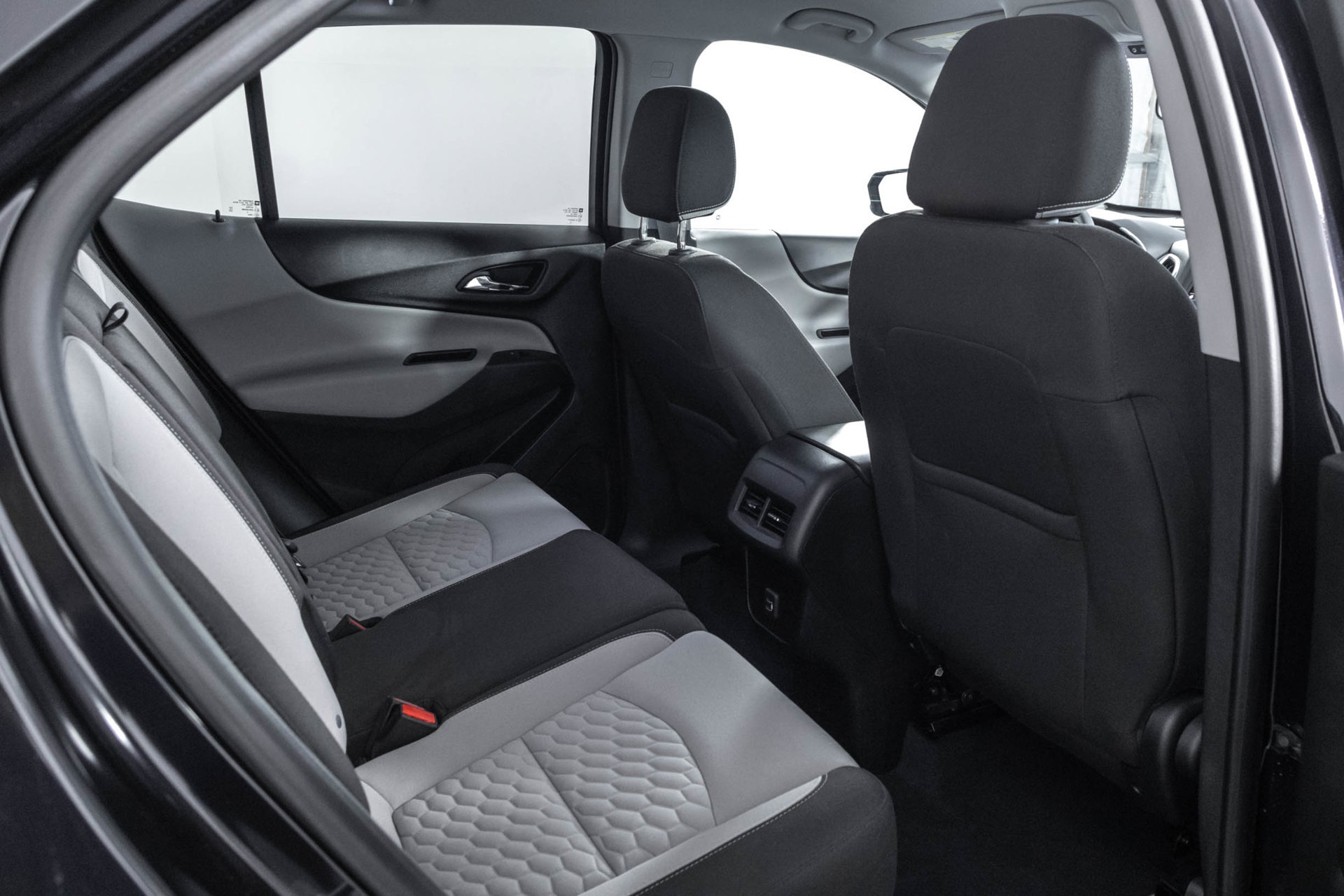 Used 2020 Chevrolet Equinox LS w/ LS Convenience Package FWD image 38