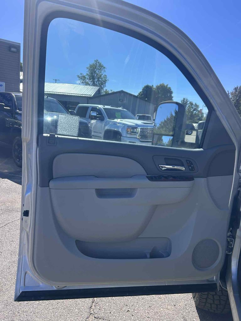 Used 2011 GMC Sierra 2500 SLT w/ SLT Convenience Package image 16