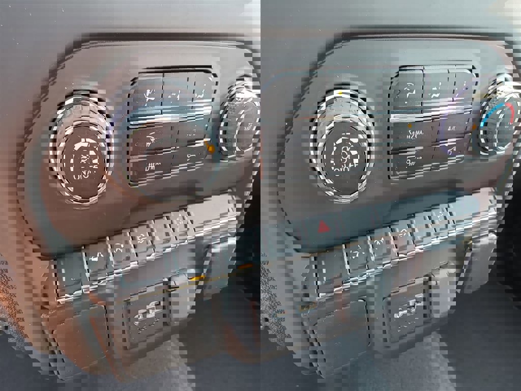 Certified 2022 Chevrolet Silverado 1500 Custom image 16