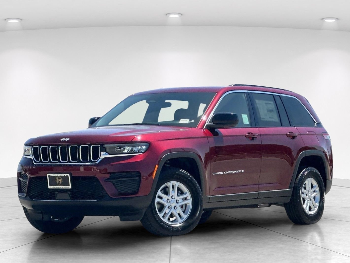 New 2025 Jeep Grand Cherokee Laredo w/ Luxury Tech Group I RWD image 2