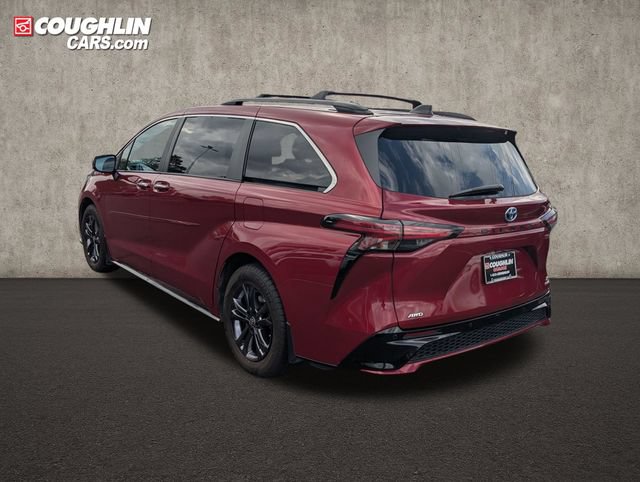 Used 2024 Toyota Sienna XSE AWD/4WD image 5