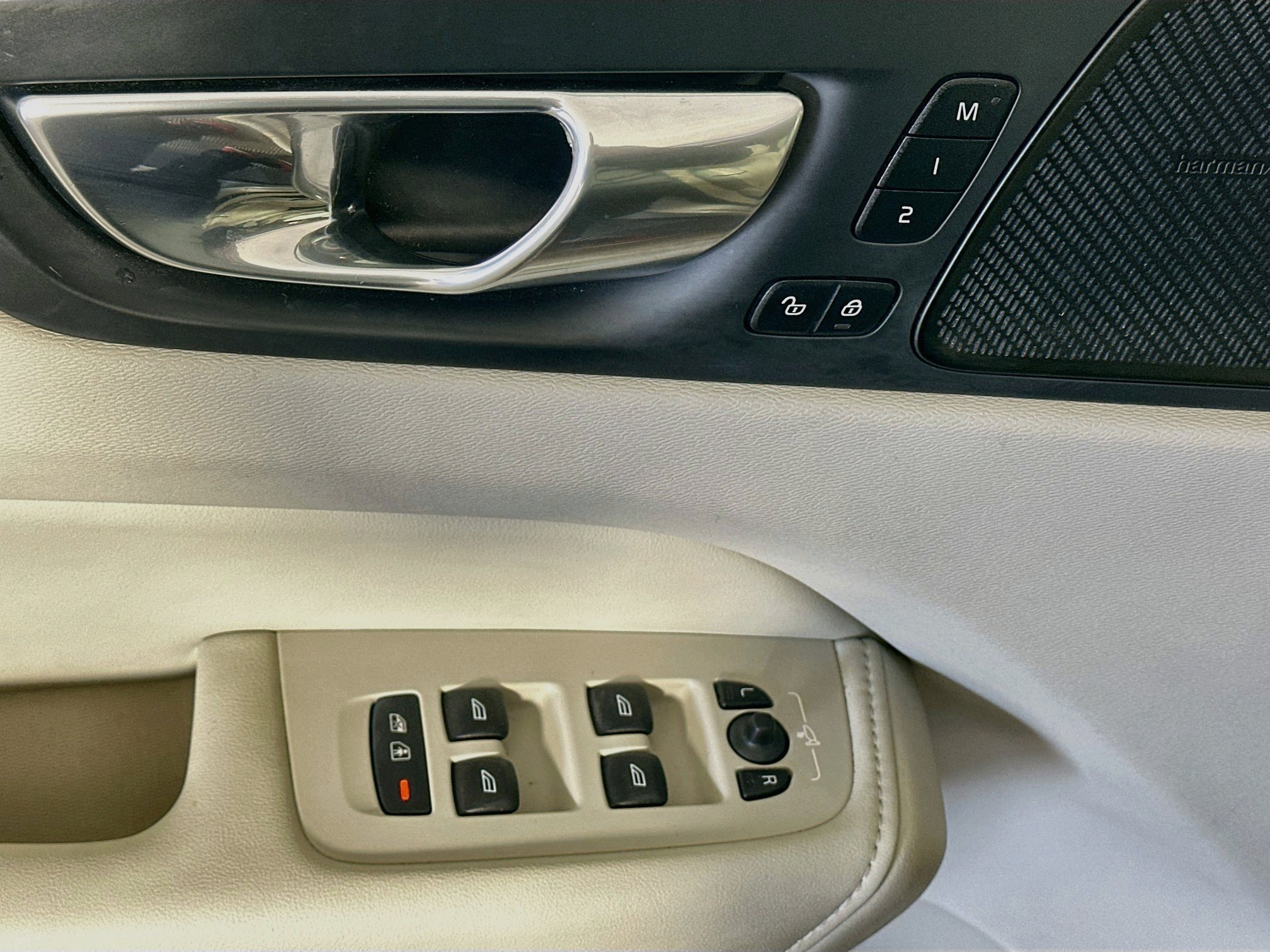 Used 2022 Volvo XC60 B5 Inscription w/ Advanced Package FWD image 15
